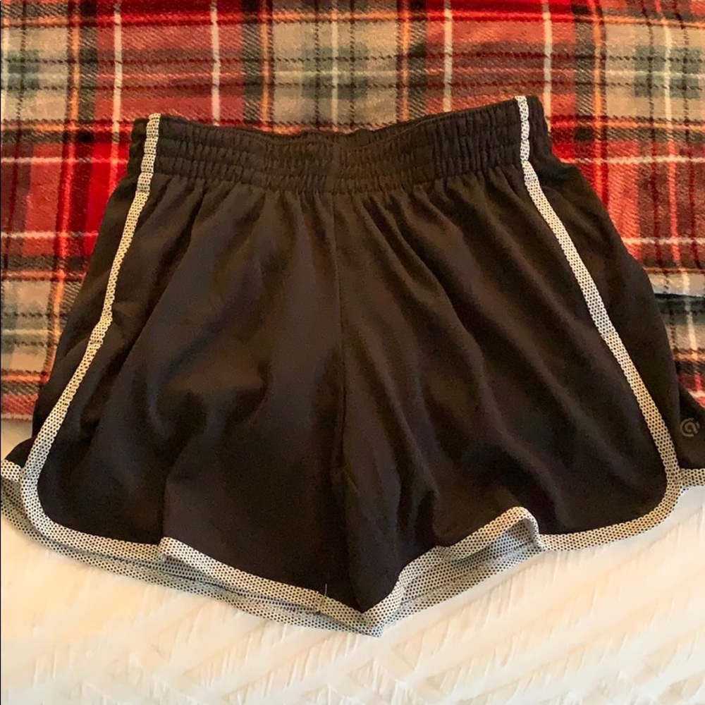 women’s black running shorts